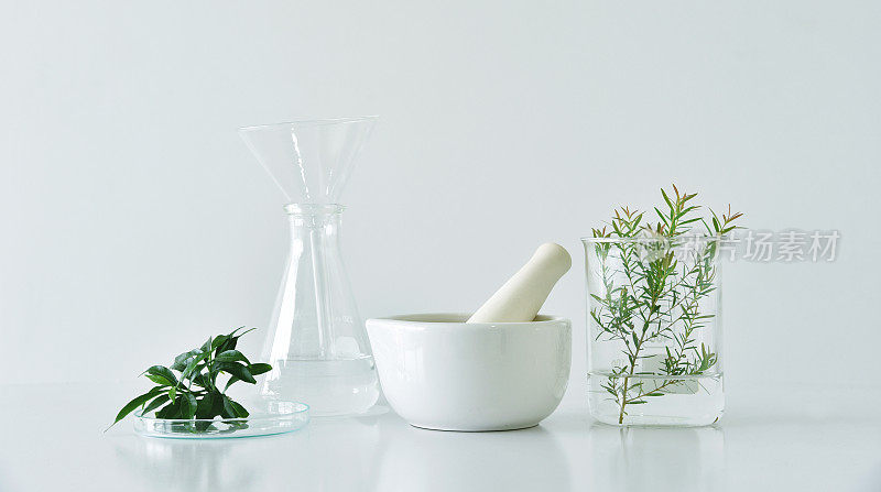 天然有机植物和科学玻璃器皿，替代草药，天然护肤美容产品，研发理念。