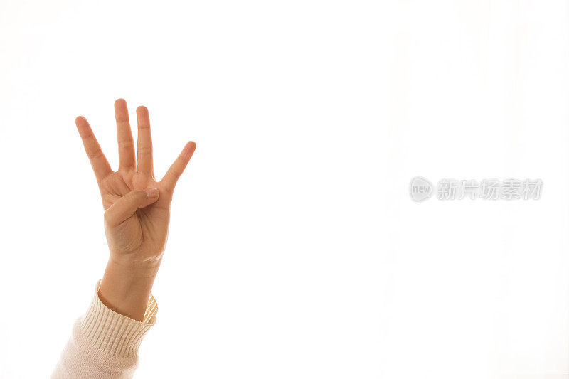 四个手指的计数符号，一个孩子的手指指向的图像