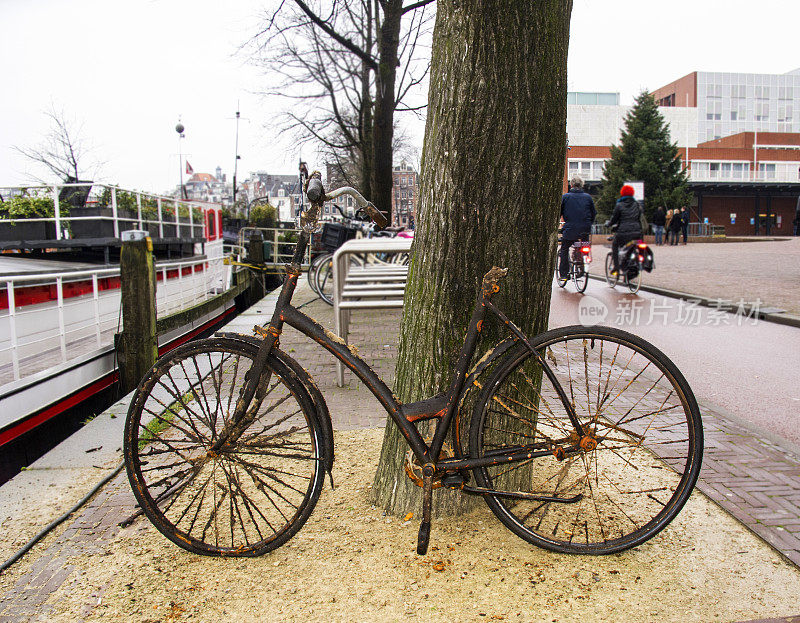 阿姆斯特丹的废弃自行车