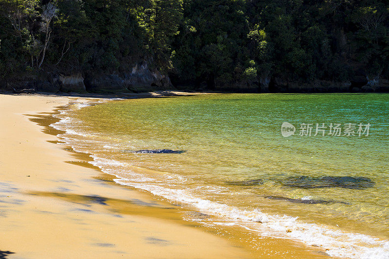 分裂苹果岩海滩