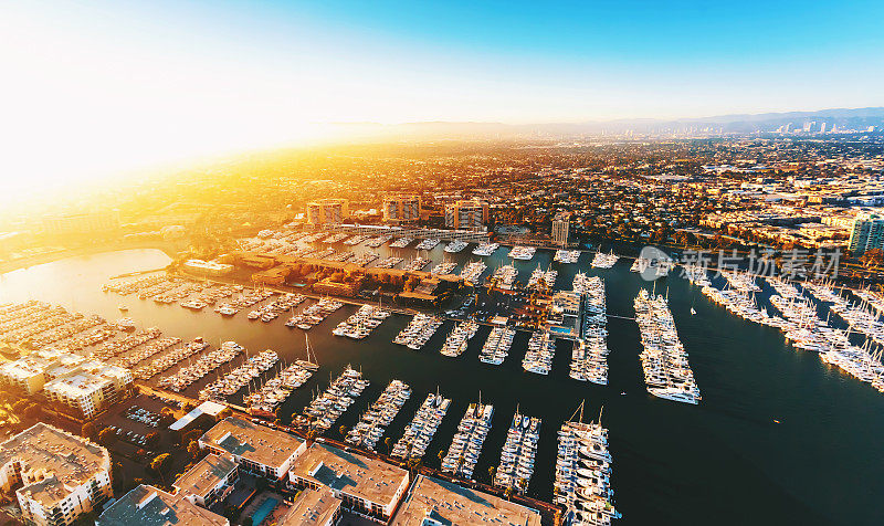 鸟瞰图马里纳德雷海滨社区在洛杉矶