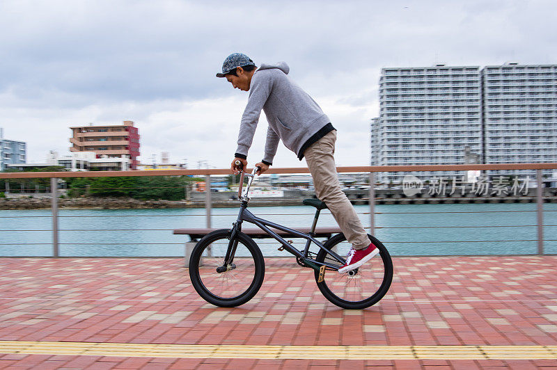 BMX骑手,平移,跟随拍摄