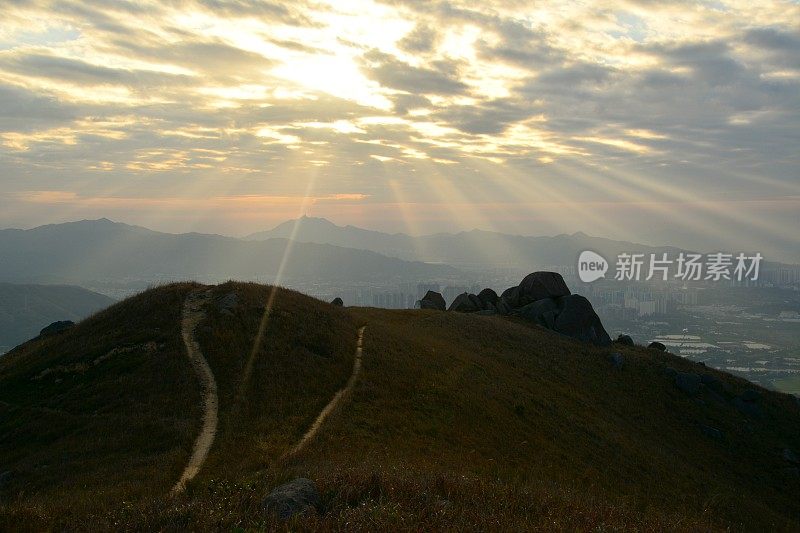 香港新界鸡公岭山的阳光