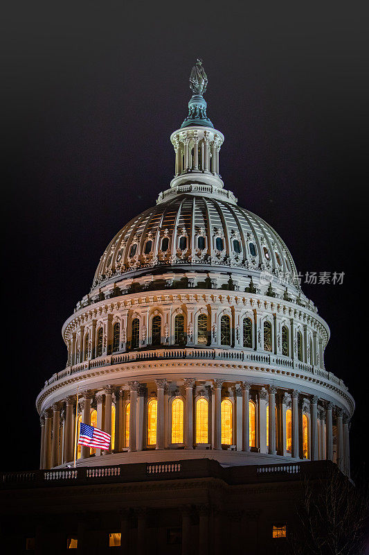 美国国会大厦的夜晚