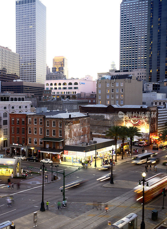 新奥尔良日落运河街。鸟瞰图。
