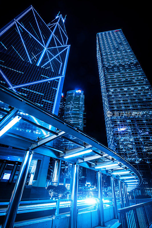 从空中步道可以看到香港市中心的夜景