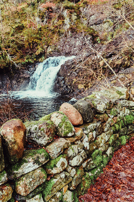 埃斯基亚艾格，阿尔凯格湖瀑布在一月，苏格兰