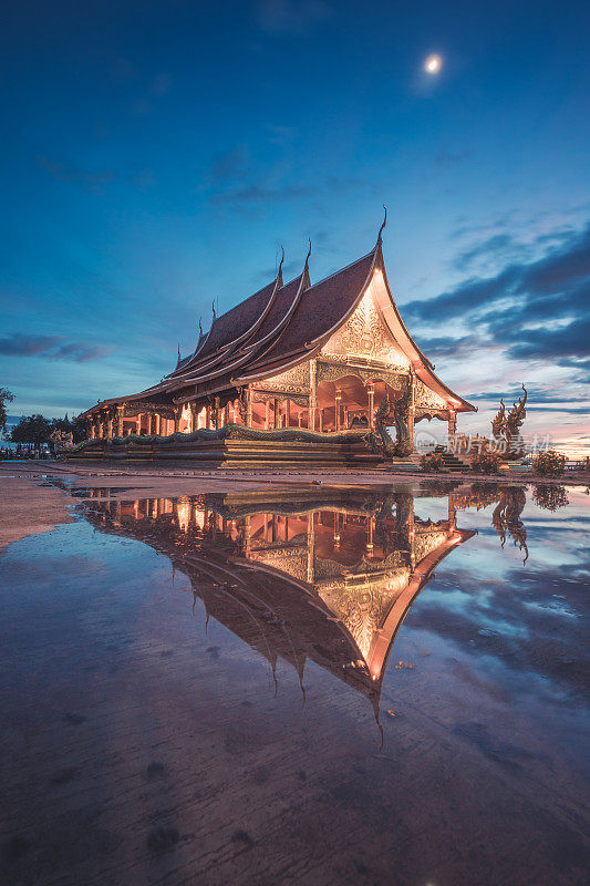 在泰国乌汶府的诗琳通神庙