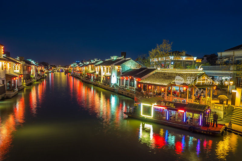 中国无锡清明桥夜景。