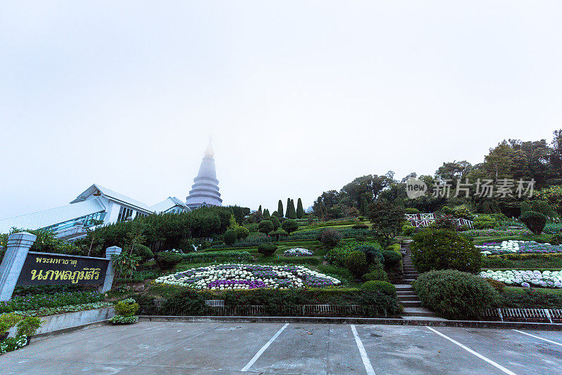 普拉马哈塔特・诺帕梅塔内登和普拉・马哈塔・诺芬普西里，多伊・因塔农，清迈，泰国。