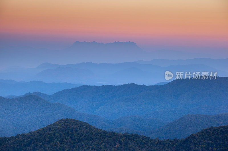 泰国南邦，鸟翅观景台，日出天空