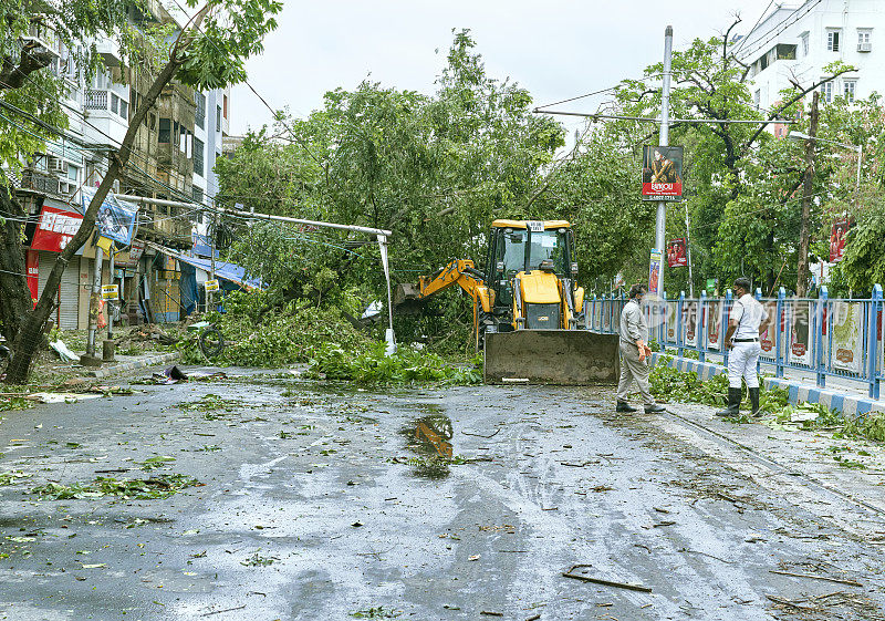 超级气旋安潘在加尔各答造成的破坏
