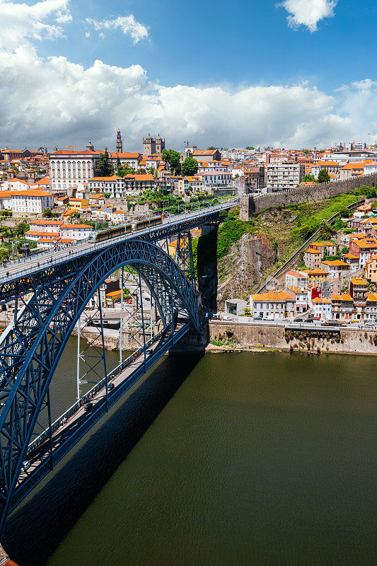 葡萄牙波尔图的双层金属拱桥