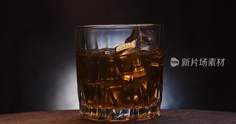 苏格兰威士忌加冰块