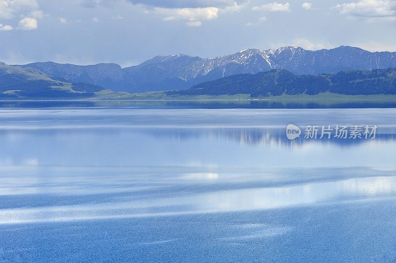 新疆维吾尔自治区的塞拉姆湖