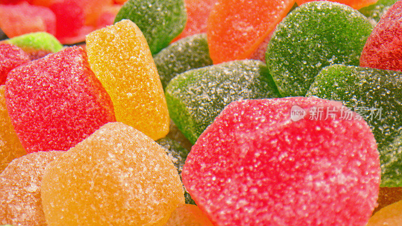 一堆彩色的果冻状的糖果