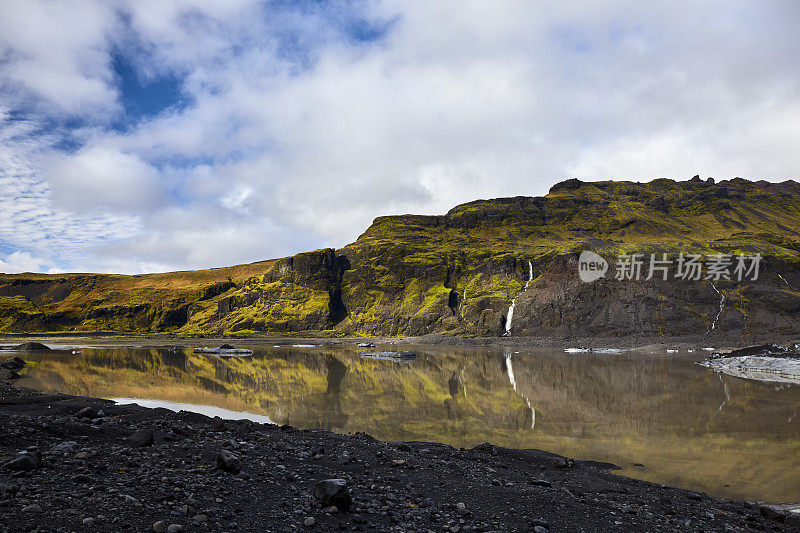 Sólheimajökull冰岛南部的冰川泻湖和山脉