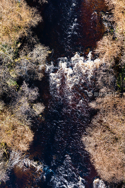 苏格兰一条河的无人机视图
