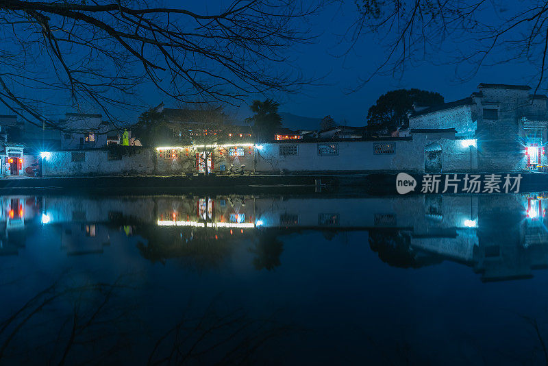 夜晚的洪村——中国画中的一个村庄