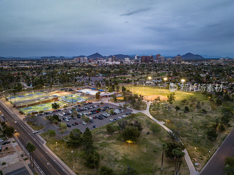 亚利桑那州凤凰城住宅区的鸟瞰图