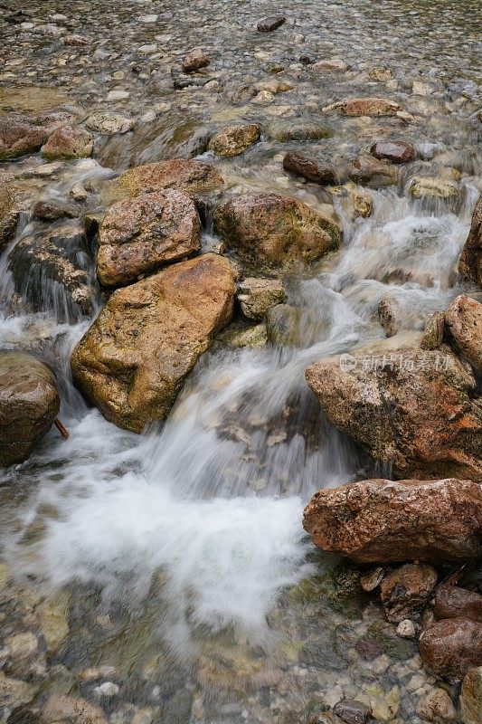 山涧流水