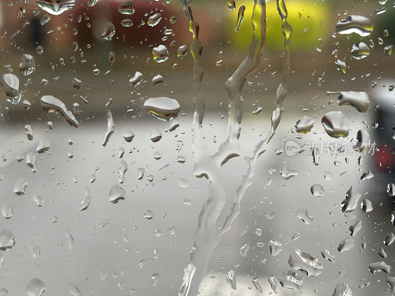 潮湿和雨天