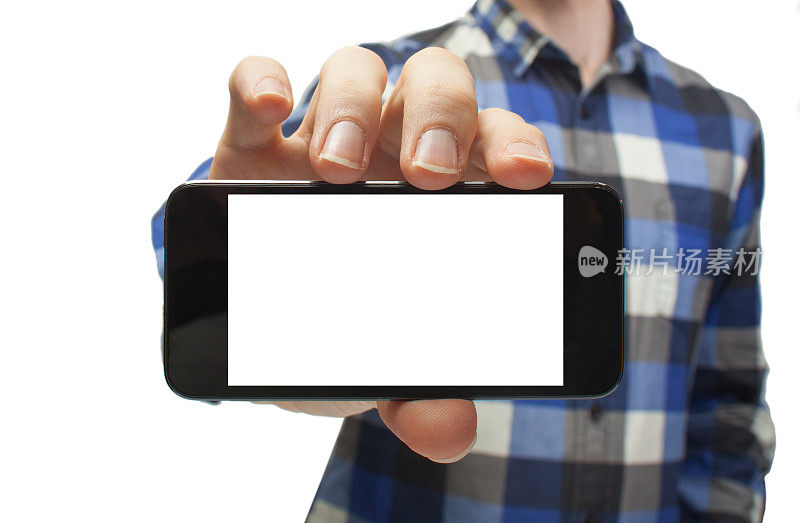 男子展示水平智能手机和白色空白屏幕