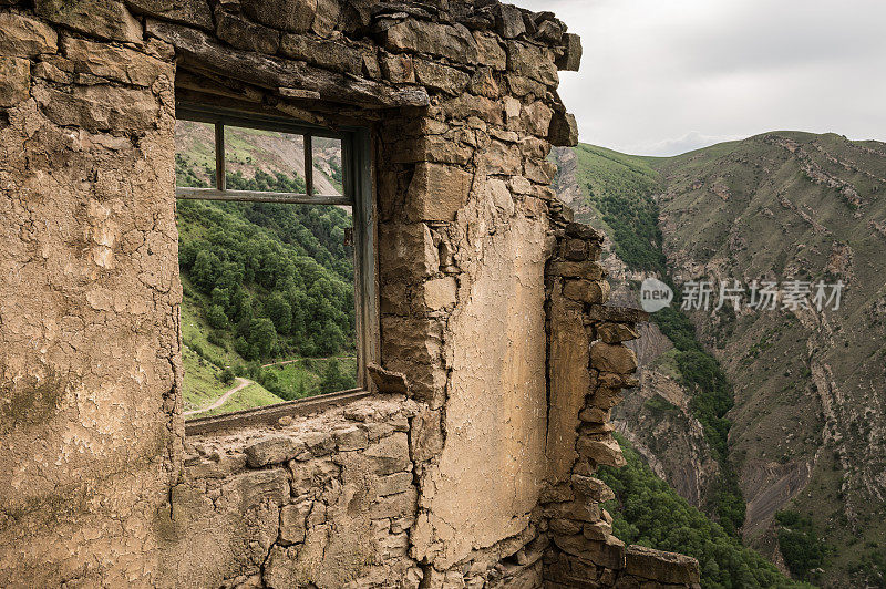 古老的建筑，在达吉斯坦的一座山峰上，有古村庄Gamsutl的废墟。考古发掘