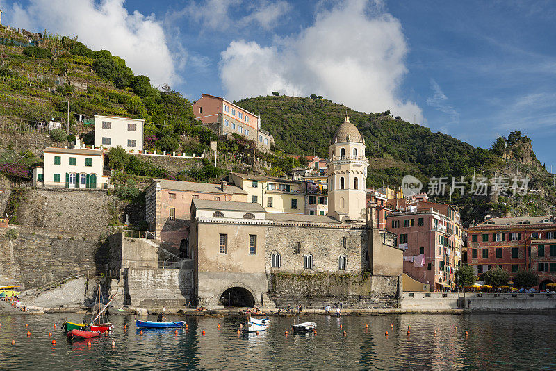 意大利五宫的海滨村庄Vernazza