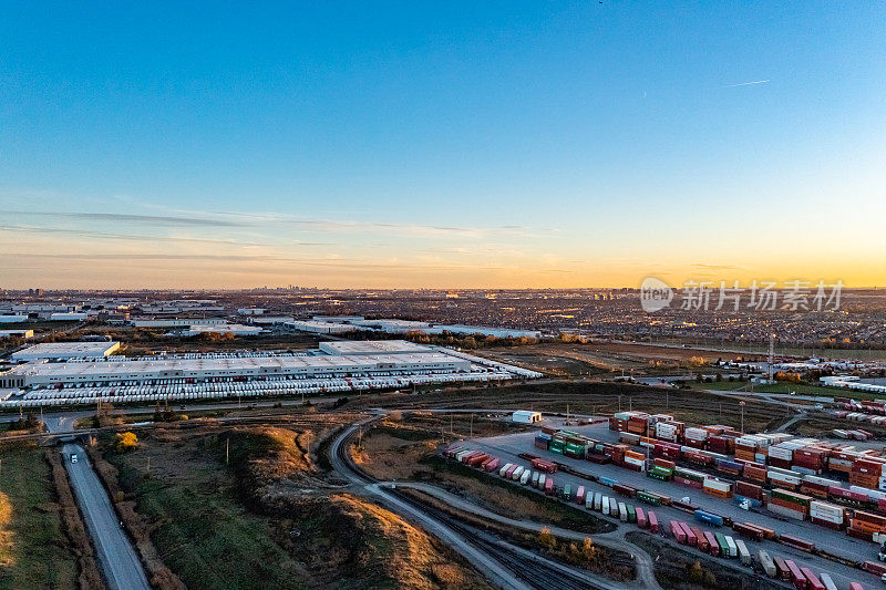 位于加拿大克莱因堡的加拿大太平洋高速公路沃恩多式联运码头