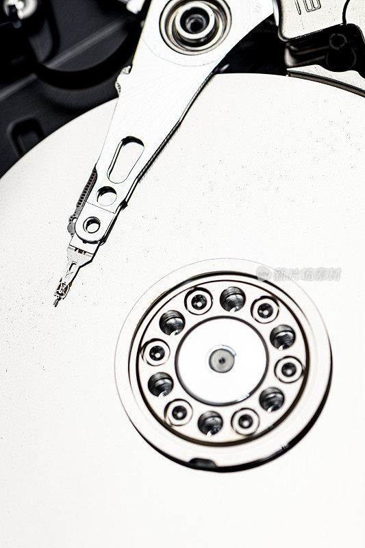 硬盘硬盘用于数据存储工作室拍摄隔离的白色