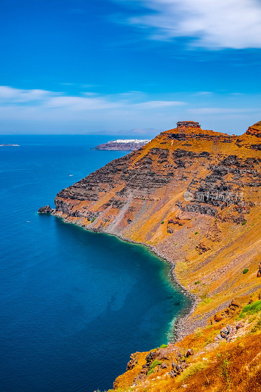 希腊圣托里尼岛，有火山口和爱琴海