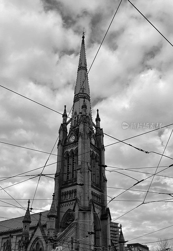 多伦多圣詹姆斯大教堂的大气低角度拍摄