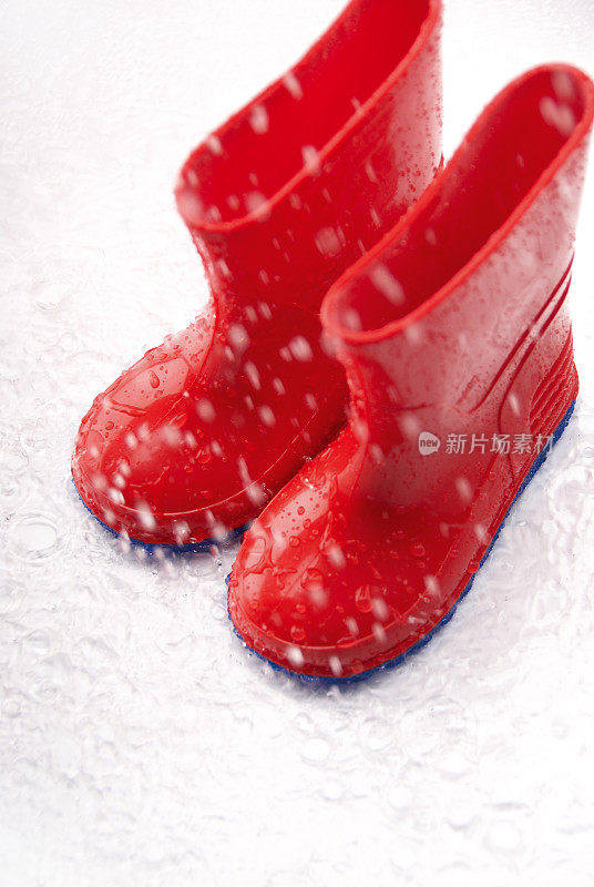 红色雨靴