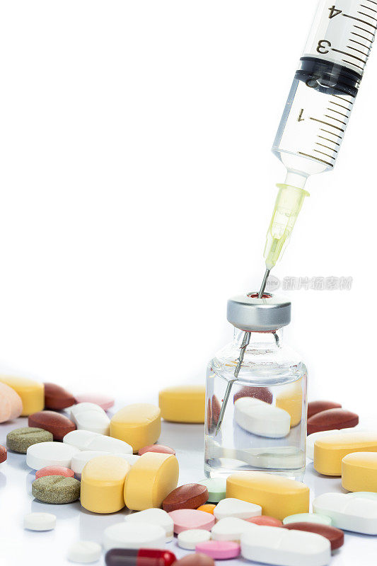 玻璃药品小瓶肉毒杆菌与医疗注射器和药丸