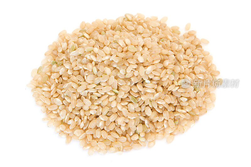 白米上的一堆短粒糙米