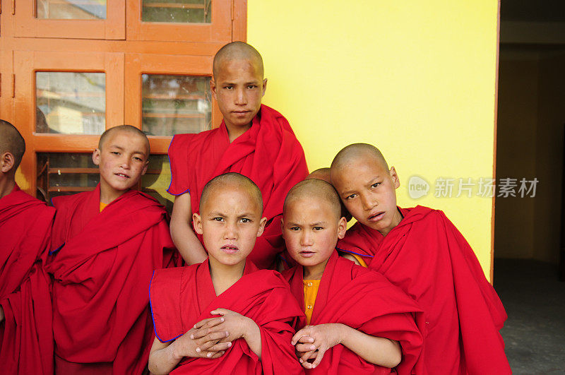 藏传佛教，尼泊尔加德满都乔南学校的学生和尚。