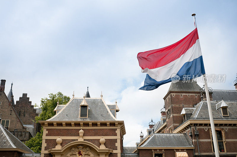 荷兰议会大厦，宾尼霍夫和荷兰国旗