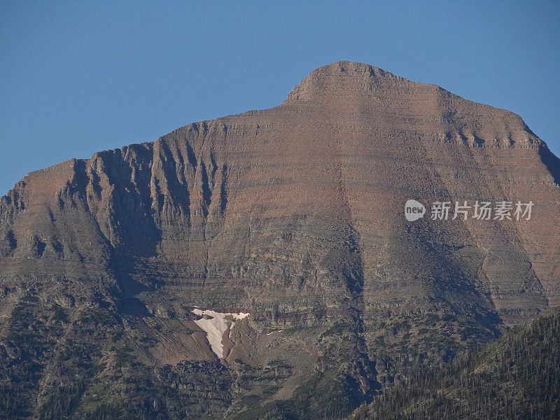 冰川的彩虹高峰