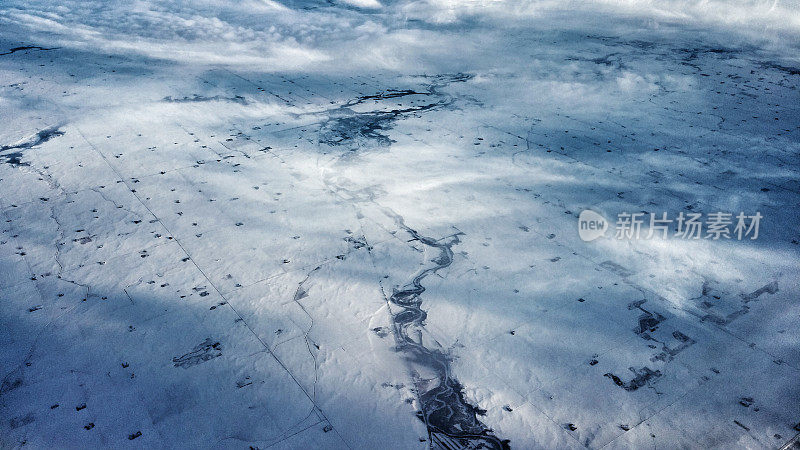 空中某处飞过明尼苏达，冬天，雪，中西部