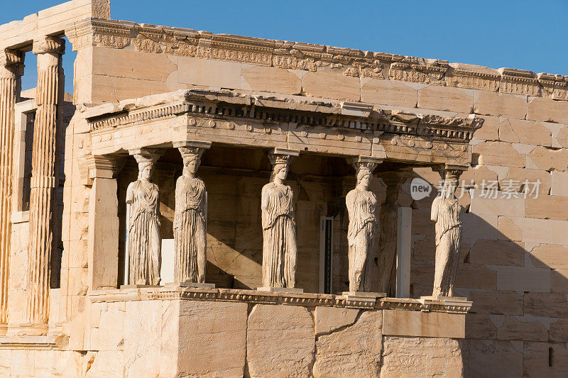 希腊雅典卫城伊瑞克提翁神庙女像柱的门廊