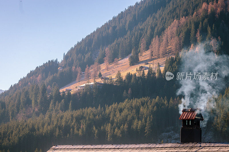 秋天的早晨风景瑞士阿尔卑斯山