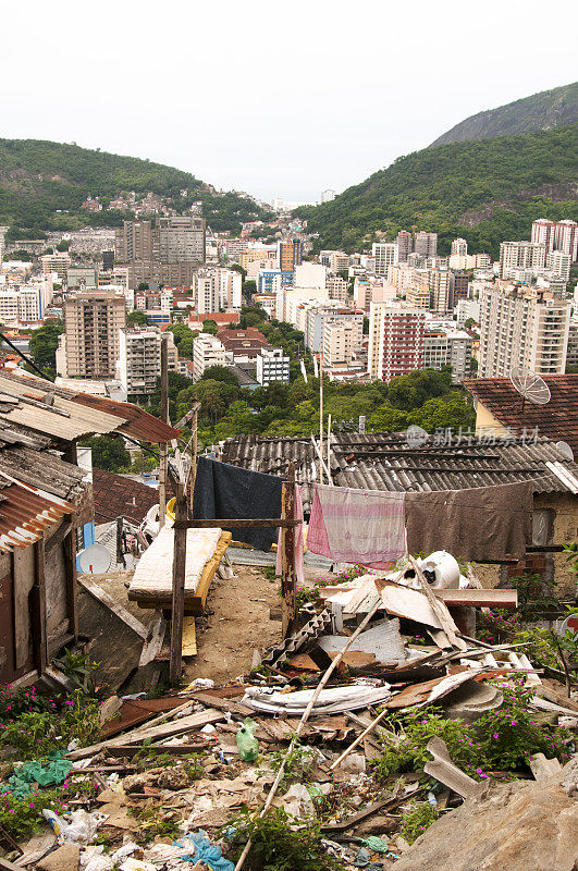 从巴西的贫民窟看到的里约热内卢
