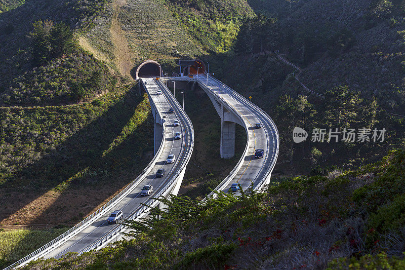 旧金山和半月湾之间著名的一号公路隧道