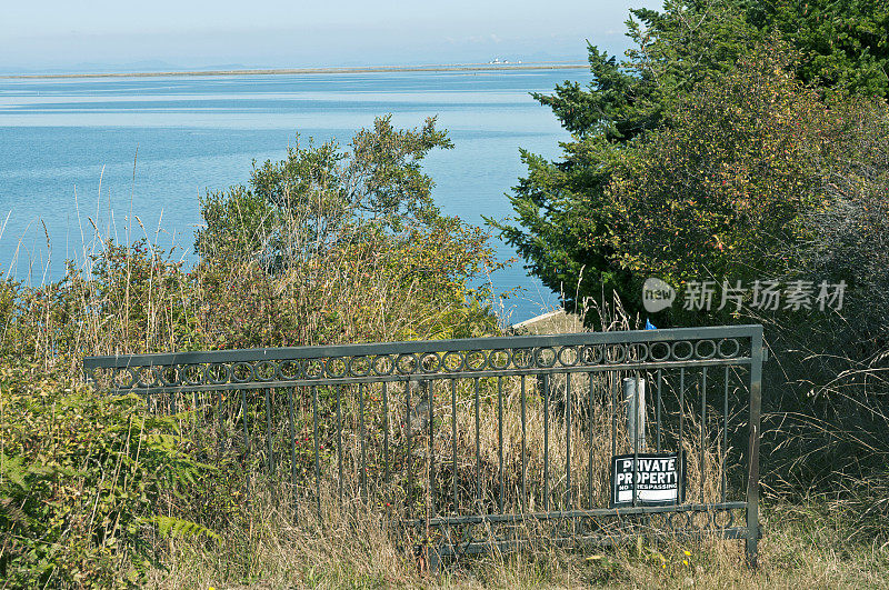 海滩是华盛顿州海湾上的私人财产