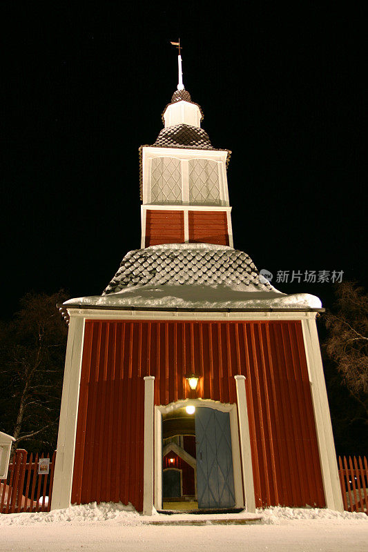 瑞典北极森林教堂的夜晚
