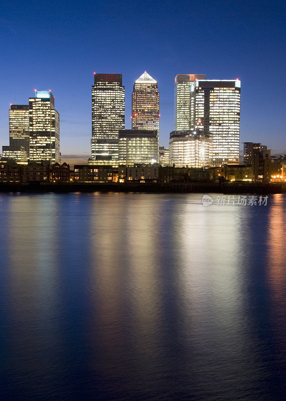 英国伦敦金丝雀码头城市夜景