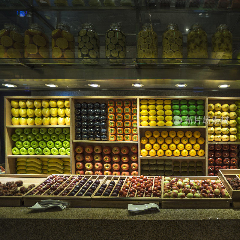 酒店自助餐厅，水果盛宴