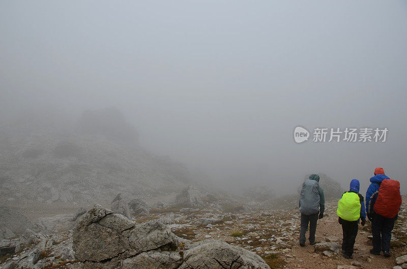 徒步旅行的人们，意大利阿尔塔路1号