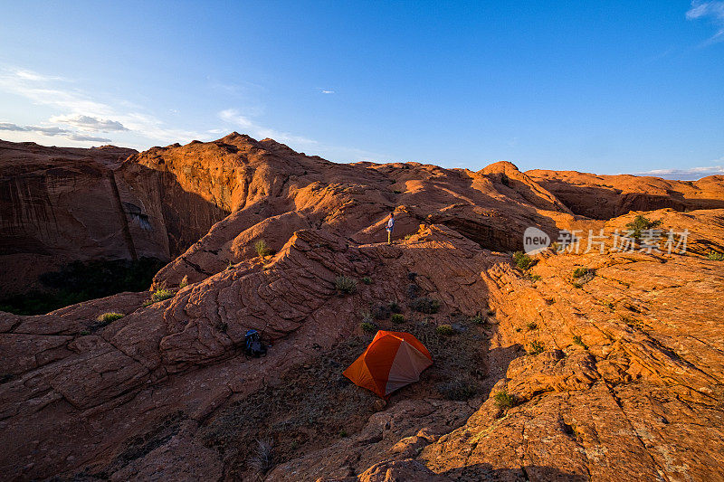 徒步旅行犹他州埃斯卡兰特